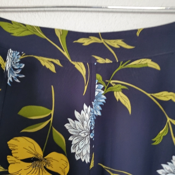 Ann Taylor floral blue skirt size 8 - Picture 5 of 10